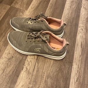 Tan shoes Geers